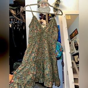 Really Cute Floral Dress  🌸💚